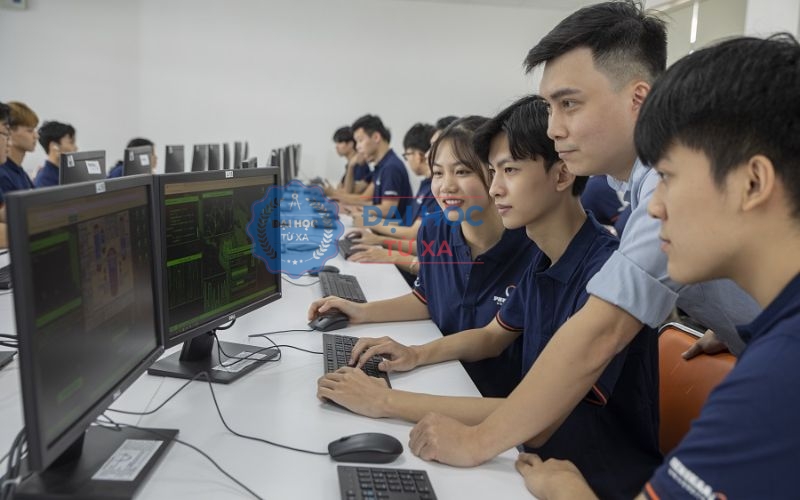 Học Văn bằng 2 ngành Công nghệ thông tin mất bao lâu?