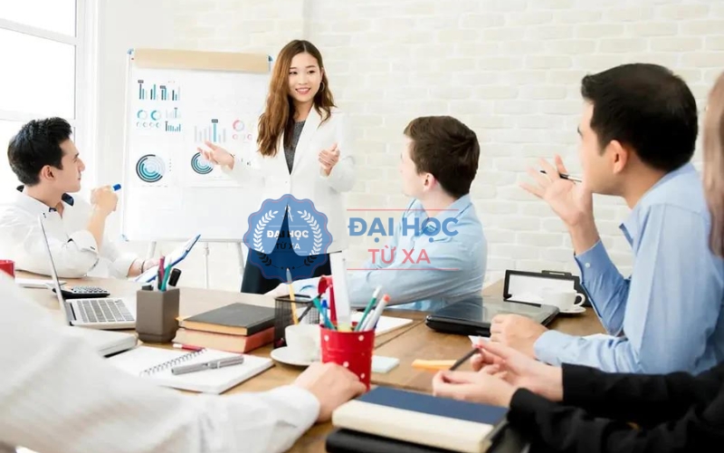 Học Văn bằng 2 ngành Quản trị kinh doanh có khó không?