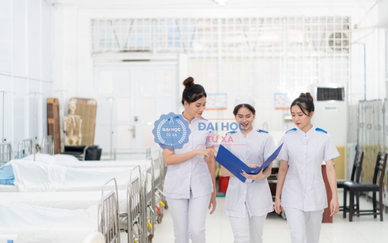 Ai nên đăng ký học Văn bằng 2 ngành Điều dưỡng online?